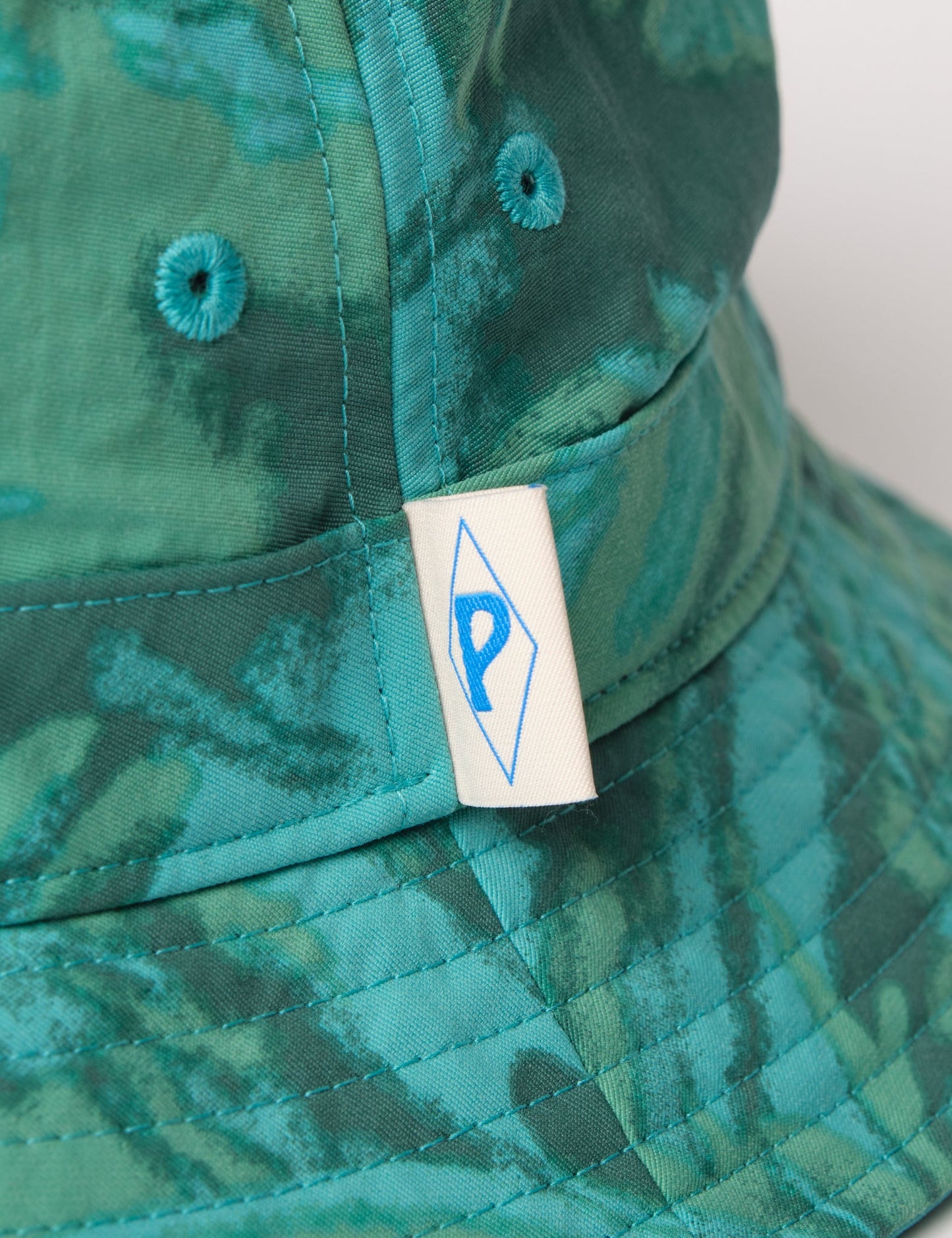 Pata Wavefarer Water People Banner Bucket Hat - Conifer Green